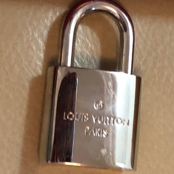 Louis Vuitton EPI Alma GM Carmine - EXCELLENT BARELY USED CONDITION Red Satchel - Picture 10 of 16